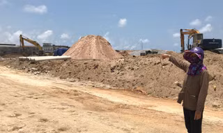 Chưa bồi thường, chủ đầu tư đã san lấp đất của dân làm dự án rao bán rầm rộ