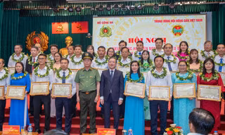 Khen thưởng 142 tập thể, cán bộ và hội viên nông dân tiêu biểu bảo vệ an ninh Tổ quốc