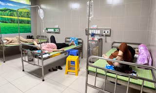 Chi tiết vụ 1 người tử vong cùng hàng chục người nhập viện khi dự tiệc cưới có món tiết canh