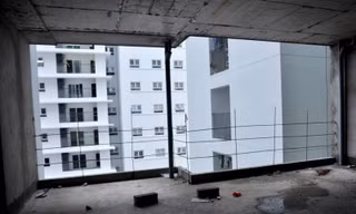 Nhiều chuyên gia cho rằng, mất nhiều phí 'bôi trơn' để xin giấy phép. Ảnh minh họa