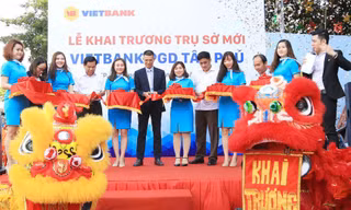 Nghi thức cắt băng khai trương Vietbank Tân Phú