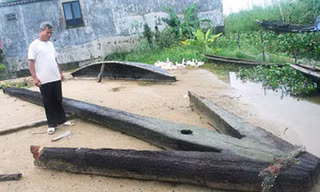 Mỏ neo khổng lồ bằng gỗ.