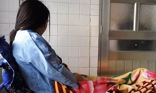 Cô giáo H. đang được theo dõi tại Trung tâm Chăm sóc sức khỏe sinh sản tỉnh Nghệ An. Ảnh: ĐẮC LAM