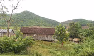 Buôn Ethi nhìn từ đỉnh đèo Phượng Hoàng. 