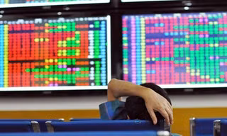 Bán tháo cuối phiên, VN-Index giảm hơn 31 điểm
