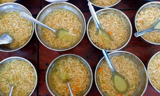 Bữa ăn sáng của trẻ ở trường mẫu giáo Đông Thạnh. Ảnh: Châu Thành.