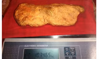 Thỏi vàng nguyên khối nặng tới 10kg.
