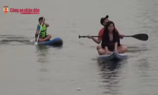 Môn thể thao lướt ván đứng thu hút giới trẻ Hà thành
