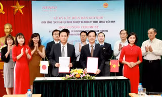 Tổng cục Giáo dục Nghề nghiệp (Bộ LĐ-TB&XH) và Cty TNHH Denso Việt Nam (Nhật Bản) đã ký Biên bản ghi nhớ về tài trợ huấn luyện thí sinh Việt Nam dự thi tay nghề thế giới vào năm sau.