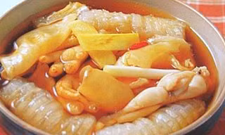 Canh bong bóng cá nấu thịt ếch dưỡng âm, ích tinh, nhuận phế.