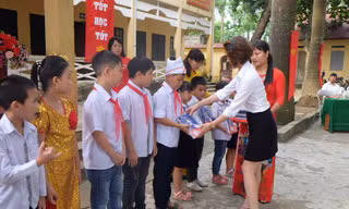 EVN HANOI đồng hành cùng học sinh khó khăn trong năm học mới