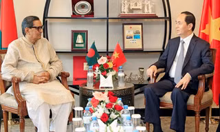 Chủ tịch nước Trần Đại Quang tiếp Chủ tịch đảng Công nhân Bangladesh Rashed Khan Menon. (Ảnh: Nhan Sáng/TTXVN)