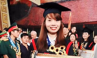 Thủ khoa chăn lợn: Hãy đặt mũ xuống và bước ra đời