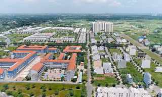 Bình Chánh hiện đang được đầu tư hạ tầng khá hoàn chỉnh với đường giao thông rộng thoáng