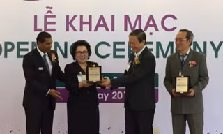 Các đại biểu khai mạc triển lãm Fi Vietnam 2015 ngày 20/5.