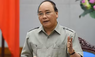 Thủ tướng Nguyễn Xuân Phúc chỉ đạo tập trung lực lượng, tìm bằng được phi công máy bay Su-30 MK2 mất tích là thượng tá Trần Quang Khải. Ảnh: VGP.