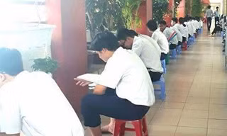 Cuộc sống của học sinh Nguyễn Khuyến là vòng tròn khép kín chỉ ăn và học. Ảnh: Nguyen Khuyen Confession.