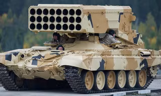 Xe phóng TOS-1A của Nga. Ảnh: Vitaly Kuzmin.