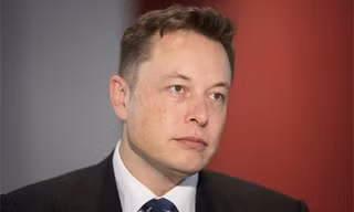 Ngoài cương vị CEO của Tesla, ông Musk còn là đồng sáng lập kiêm cổ đông lớn nhất của Tesla và SolarCity - Ảnh: Bloomberg.