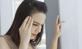 Nếu cảm giác chóng mặt nặng lên thay vì giảm đi sau khi đứng dậy, thì có lẽ nên nói chuyện với bác sĩ.