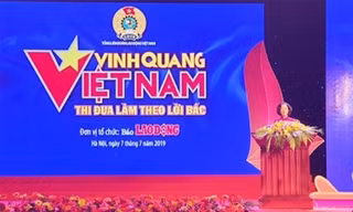 Đồng chí Trương Thị Mai phát biểu tại buổi lễ tôn vinh.