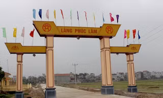 Ngôi làng nằm ven sông Đáy có tập tục đi ăn cỗ không bao giờ phải mời. Ảnh: Hoàng Phương.