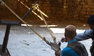 Điểm danh những vũ khí tự chế cực 'dị' của phiến quân đối lập Syria