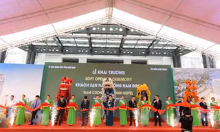 Lễ cắt băng khai trương