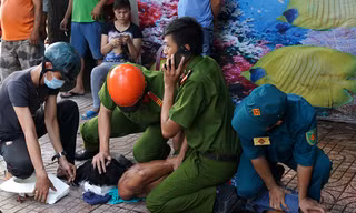 Công an và dân quân phường Tân Lập khống chế người đàn ông