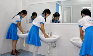 Nhà vệ sinh trong một trường học 