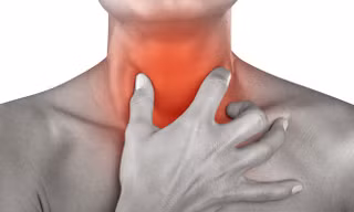 Đau họng là một bệnh nhiễm trùng thường gặp khi trời lạnh. Ảnh: Doctoroz .