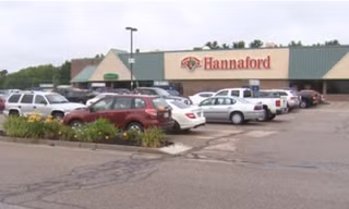Siêu thị Hannaford ở thị trấn Raymond, bang New Hampshire, nơi bán ra chiếc vé trúng giải độc đắc Powerball. Ảnh: CBS