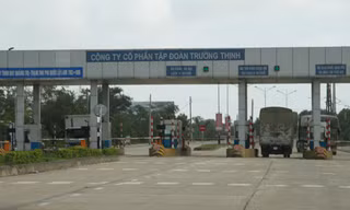 Thủ tục đăng ký làm thẻ giảm phí qua trạm BOT Quảng Trị đặt tại Km 763+800 Quốc lộ 1 còn lắm nhiêu khê! Ảnh: H.T