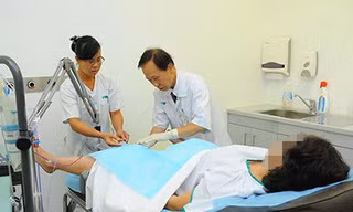 Bị són tiểu gây nhiều phiền toái trong cuộc sống nhưng ít người đến cơ sở y tế điều trị