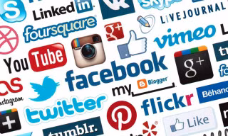 Việc quản lý dịch vụ internet và hoạt động các trang mạng xã hội không phải là đang bị thả nổi, những trang thông tin này vẫn hoạt động trong khuôn khổ pháp luật và việc thành lập các diễn đàn, các nhóm trên mạng xã hội cũng tuân theo khuôn khổ này. (Ảnh 
