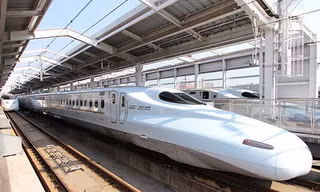 Tàu shinkansen ở Nhật Bản với tốc độ trung bình 300km/h. Ảnh minh họa. 