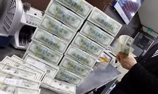 HSBC: “Chúng tôi tin tưởng dòng đầu tư tích cực đã giúp Ngân hàng Nhà nước tiếp tục củng cố dự trữ ngoại hối, cải thiện khả năng đảm bảo nhập khẩu của Việt Nam mặc dù mức dự trữ còn thấp so với đa số các nước trong khu v