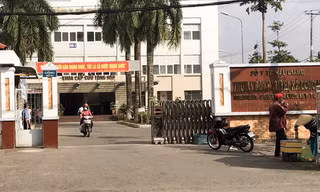 Cảnh cáo phó khoa 'quan hệ tình cảm quá mức' với nữ điều dưỡng