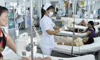 Dùng dịch truyền để điều trị bệnh sót xuất huyết.