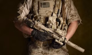 Một lính đặc nhiệm Mỹ với khẩu MP7. Ảnh: Pinterest.