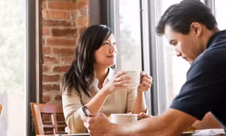 Chiêu thức của những bà vợ thông minh thường là để chồng mình nhận ra giá trị hạnh phúc gia đình. Ảnh minh hoạ 