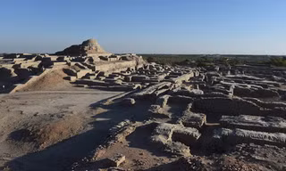 Những tàn tích của Mohenjo Daro, nơi có mạng lưới đường phố phức tạp và hệ thống thoát nước tinh vi được tìm thấy. Ảnh: La Croix