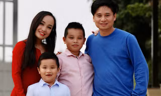 Gia đình hạnh phúc của nghệ sĩ Thu Huyền - Tấn Minh. Con lớn của chị năm nay lên 12 tuổi, con út bảy tuổi.