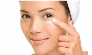 Tuyệt chiêu trị nhăn đuôi mắt.