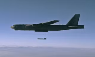 Mỹ triển khai ồ ạt 'pháo đài bay' B-52 tới Guam