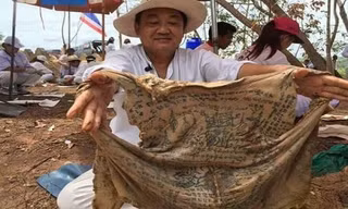 Lớp da nguyên vẹn chi chít hình xăm của người đàn ông. Ảnh: Exclusivepix Media.