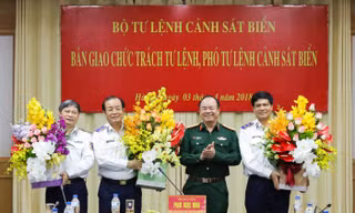 Thượng tướng Phạm Ngọc Minh và Trung tướng Nguyễn Quang Đạm, Thiếu tướng Phan Thanh Minh, Thiếu tướng Nguyễn Văn Sơn. Ảnh Canhsatbien.vn