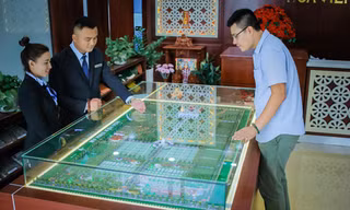 Con cháu chọn mua mộ phần trước cho ông bà, cha mẹ cũng là một trong những cách báo hiếu 