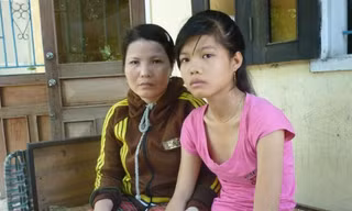 Chị Sương cùng con gái. 