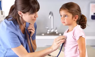 Trẻ bị còi xương khác với chậm tăng trưởng như thế nào